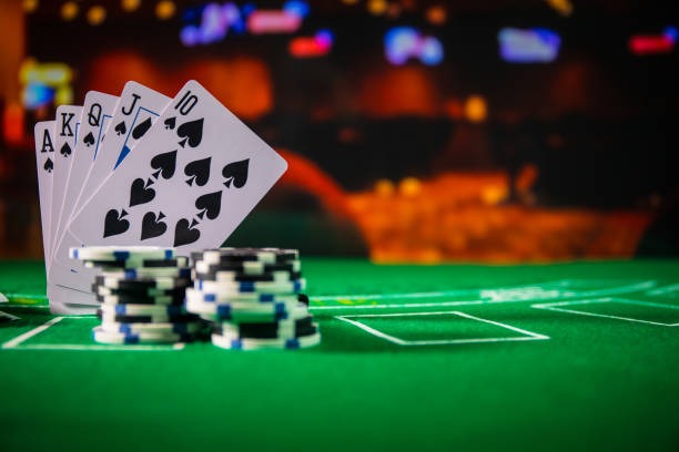 Live Blackjack hand in progress on cendana: dealer cards visible, player hit/stand decision interface active